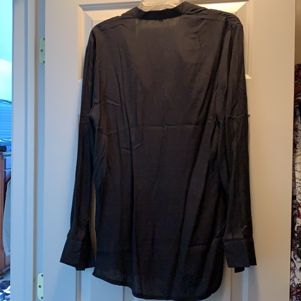 Ladies M linen 1/4 button blouse - Picture 3 of 3